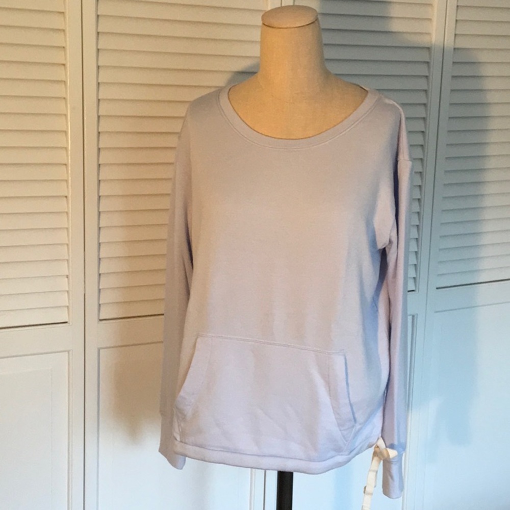 Crewneck pocket sweatshirt in cloud fleece.